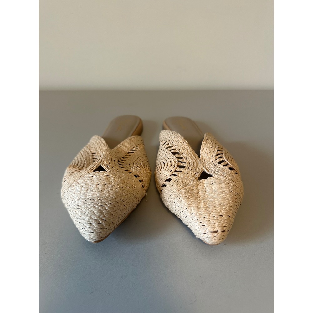 42 Gold Woven Raffia Pointed Toe Mules in Tan | Size 7